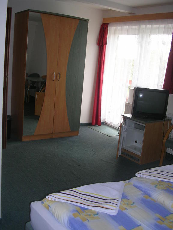 Alpokalja Panzió Étterem Kőszeg Chambre photo